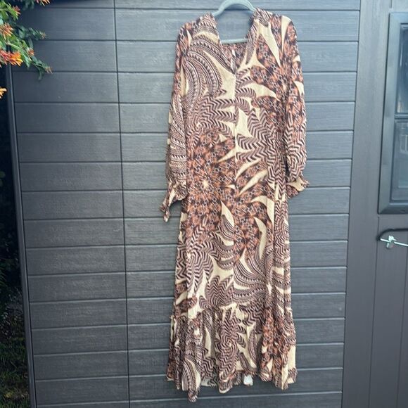 Elegant Brown Patterned Maxi Dress - Picture 2 of 5